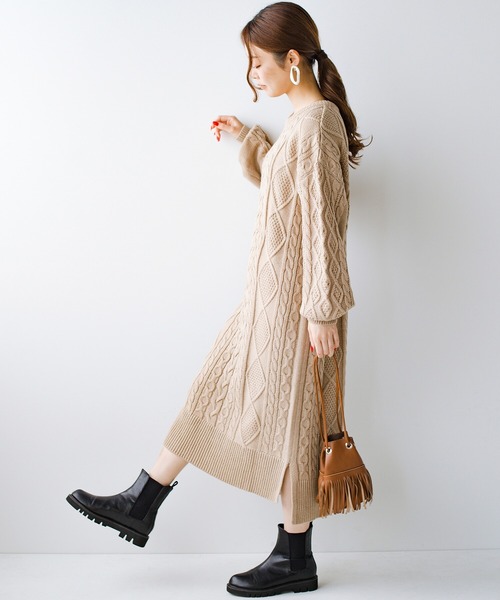 haco!(ハコ)の「ゆるりと着るだけでさっとコーデが決まる!女子のかわいげを2割増しにするケーブルニットワンピース(ワンピース・レディース・ブラウン/ベージュ・X-LARGE/MEDIUM/SMALL/LARGE)」の16枚目の写真