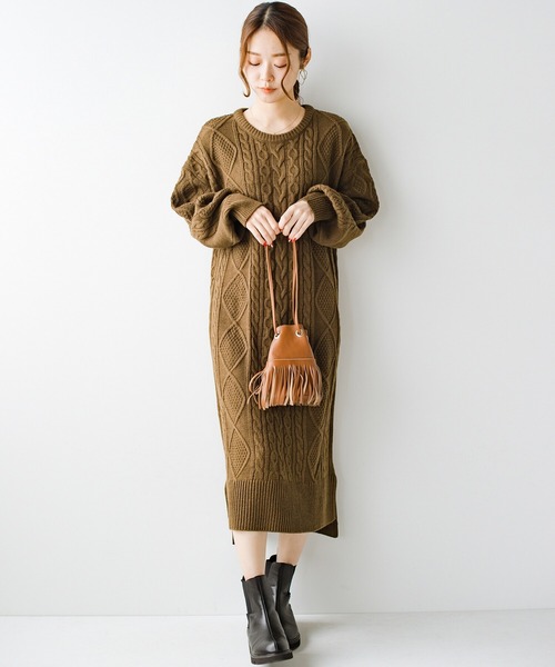 haco!(ハコ)の「ゆるりと着るだけでさっとコーデが決まる!女子のかわいげを2割増しにするケーブルニットワンピース(ワンピース・レディース・ブラウン/ベージュ・X-LARGE/MEDIUM/SMALL/LARGE)」の5枚目の写真