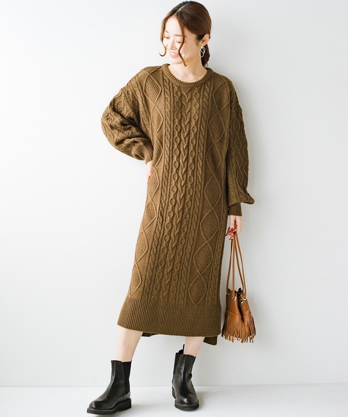 haco!(ハコ)の「ゆるりと着るだけでさっとコーデが決まる!女子のかわいげを2割増しにするケーブルニットワンピース(ワンピース・レディース・ブラウン/ベージュ・X-LARGE/MEDIUM/SMALL/LARGE)」の22枚目の写真