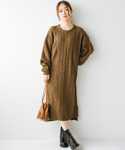 haco!(ハコ)の「ゆるりと着るだけでさっとコーデが決まる!女子のかわいげを2割増しにするケーブルニットワンピース(ワンピース・レディース・ブラウン/ベージュ・X-LARGE/MEDIUM/SMALL/LARGE)」の3枚目の写真