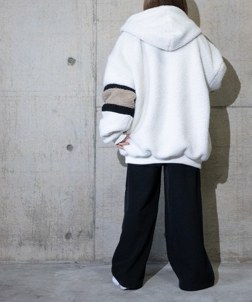 JOHN'S CLOSET(ジョンズクローゼット)の「【13】袖ラインBIGフードボアジャケット(ブルゾン・メンズ・オフホワイト/ブラック/ベージュ/タン・LARGE/MEDIUM)」の14枚目の写真