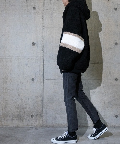 JOHN'S CLOSET(ジョンズクローゼット)の「【13】袖ラインBIGフードボアジャケット(ブルゾン・メンズ・オフホワイト/ブラック/ベージュ/タン・LARGE/MEDIUM)」の16枚目の写真