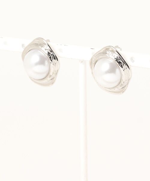 natural couture（ナチュラルクチュール）の「大きめパールイヤリング（イヤリング・レディース・その他1/その他5/その他6/その他2・FREE）」の2枚目の写真
