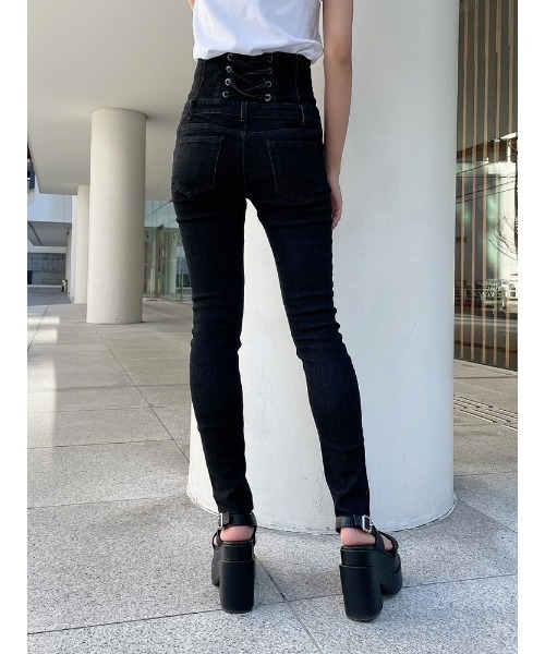 ENVYM（アンビー）の「ハイウエストスキニーＰＴ（デニムパンツ・レディース・インディゴブルー/ブラック・S/M/XS）」の14枚目の写真