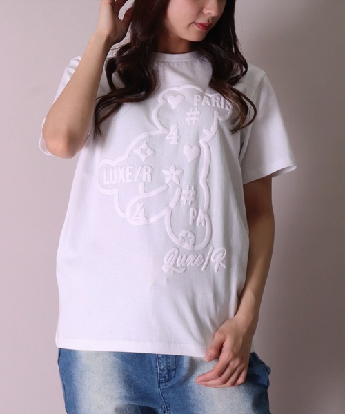 LUXE/R（ラグジュ）の「【ユニセックス】【LUXE/R】モノグラム & くまさん プリント Tシャツ(RMS)（Tシャツ/カットソー・メンズ・ホワイト×ホワイト/ブラック×ブラック/ホワイト×イエロー/ブラック×ピンク・MEDIUM/LARGE）」の2枚目の写真