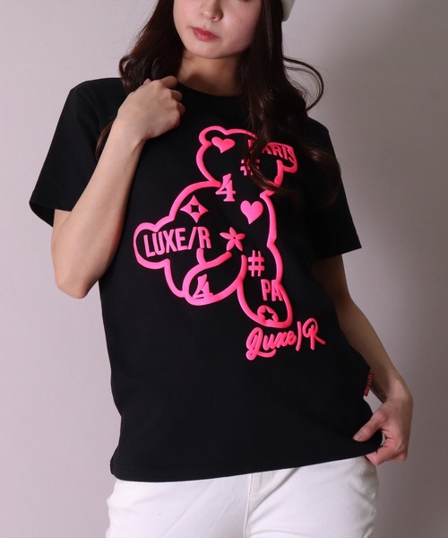 LUXE/R（ラグジュ）の「【ユニセックス】【LUXE/R】モノグラム & くまさん プリント Tシャツ(RMS)（Tシャツ/カットソー・メンズ・ホワイト×ホワイト/ブラック×ブラック/ホワイト×イエロー/ブラック×ピンク・MEDIUM/LARGE）」の4枚目の写真