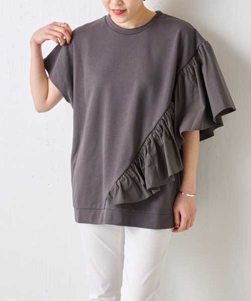 BEARDSLEY（ビアズリー）の「アシメフリルフレンチプルオーバー（Tシャツ/カットソー・レディース・ベージュ/チャコールグレー・FREE）」の2枚目の写真