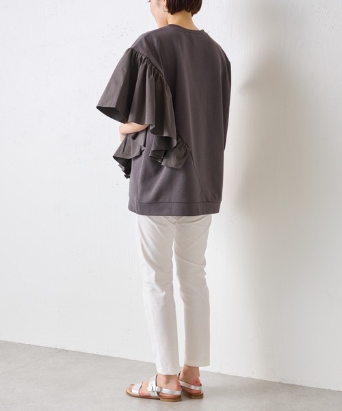 BEARDSLEY（ビアズリー）の「アシメフリルフレンチプルオーバー（Tシャツ/カットソー・レディース・ベージュ/チャコールグレー・FREE）」の4枚目の写真