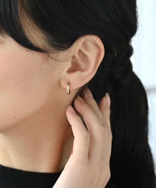 colleca la（コレカラ）の「[stainless]ステンレス・カットフープピアス〈金属アレルギー対応〉（ピアス（両耳用）・レディース・シルバー/ゴールド・ﾌﾘ-）」の2枚目の写真