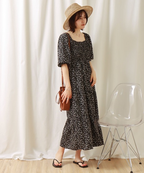 libelle more(リベル モア)の「花柄デシン シャーリングティアードワンピース(ワンピース・レディース・オフホワイト/ブラック/ブルー・M/L)」の6枚目の写真