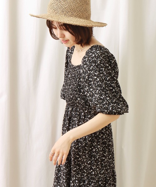 libelle more(リベル モア)の「花柄デシン シャーリングティアードワンピース(ワンピース・レディース・オフホワイト/ブラック/ブルー・M/L)」の11枚目の写真