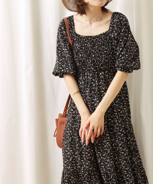 libelle more(リベル モア)の「花柄デシン シャーリングティアードワンピース(ワンピース・レディース・オフホワイト/ブラック/ブルー・M/L)」の10枚目の写真