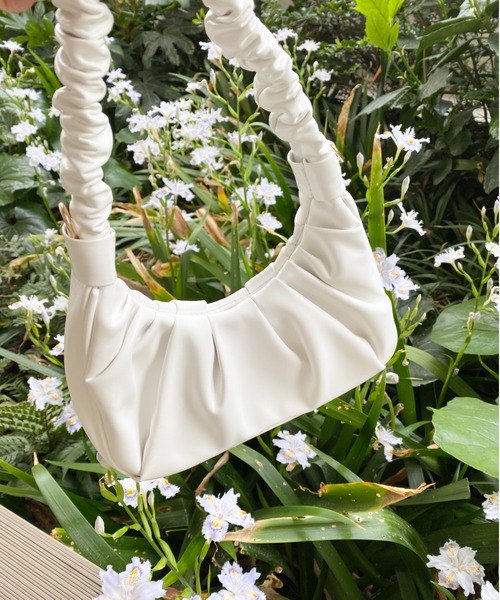 yuue' ( wear )(ユーイ)の「シャーリング2wayワンハンドルバッグ(ハンドバッグ・レディース・ホワイト/ベージュ/ライトブルー・FREE)」の9枚目の写真