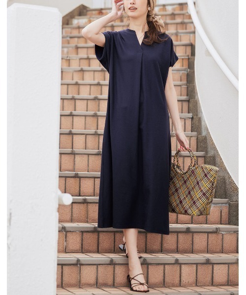 IEDIT（イディット）の「ＩＥＤＩＴ　抗菌防臭・吸汗速乾・ＵＶケア素材がうれしいフレンチスリーブわきシェードかのこカットソーワンピース（ワンピース・レディース・サンドベージュ/チャコールグレー/ダークネイビー・NM/MEDIUM/LARGE/X-LARGE/XX-LARGE/XXX-LARGE）」の7枚目の写真