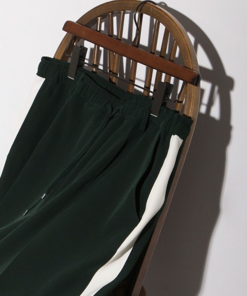 NILWAY(ニルウェイ)の「配色サイドラインリラックスワイドトラックパンツ(スラックス・メンズ・アイボリー/ブラック/グリーン/ライトグレー/ダークブラウン/ピンク・MEDIUM/SMALL/LARGE)」の9枚目の写真