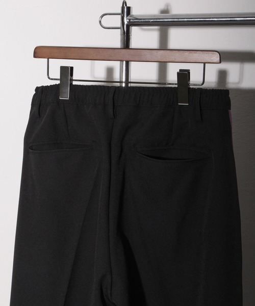 NILWAY(ニルウェイ)の「配色サイドラインリラックスワイドトラックパンツ(スラックス・メンズ・アイボリー/ブラック/グリーン/ライトグレー/ダークブラウン/ピンク・MEDIUM/SMALL/LARGE)」の13枚目の写真