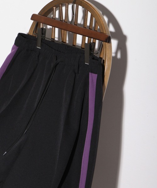 NILWAY(ニルウェイ)の「配色サイドラインリラックスワイドトラックパンツ(スラックス・メンズ・アイボリー/ブラック/グリーン/ライトグレー/ダークブラウン/ピンク・MEDIUM/SMALL/LARGE)」の21枚目の写真