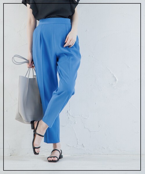 OPAQUE.CLIP（オペークドットクリップ）の「◆ライトダブルクロス タックテーパードパンツ【WEB限定サイズ】（その他パンツ・レディース・ライトブルー/ブラック/サンドベージュ/ベビーピンク・40/38/42/34/36）」の5枚目の写真