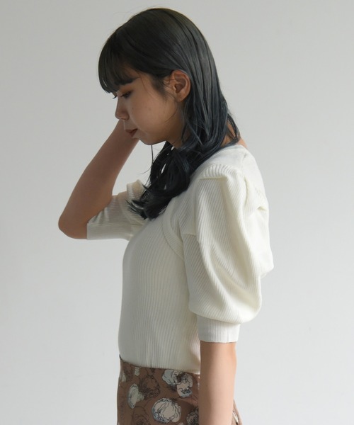 sango(sango)の「変形ニットプルオーバー(Tシャツ/カットソー・レディース・ブラック/パープル/オフホワイト/オレンジ・FREE)」の6枚目の写真