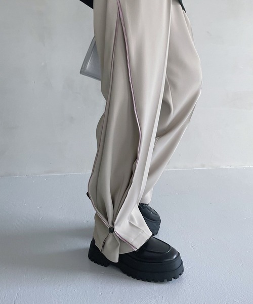 PAGEBOY（ページボーイ）の「パイピング2WAYパンツ（スラックス・レディース・グレイッシュベージュ/ブラック・FREE）」の9枚目の写真