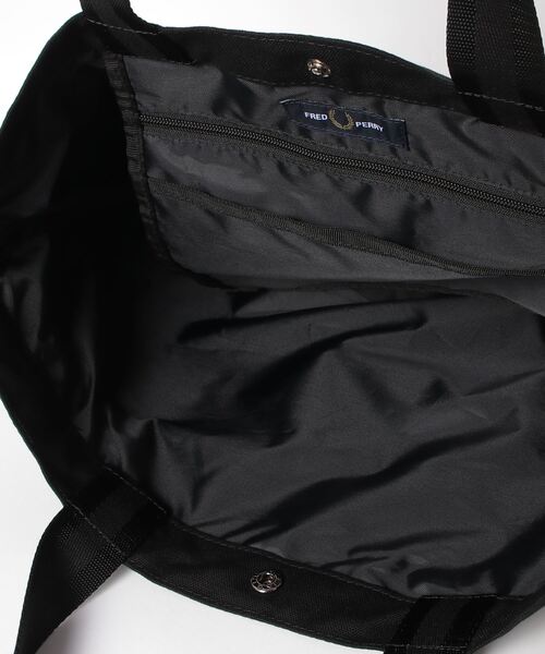 FRED PERRY(フレッドペリー)の「Fred Perry Text Tote Bag(トートバッグ・メンズ・ブラック・ONE SIZE)」の4枚目の写真