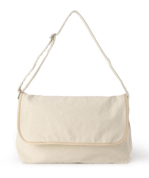 coen(コーエン)の「レザーパイピングキャンバスコンビショルダーバッグ(A4収納可)(ショルダーバッグ・メンズ・オフホワイト/レッド/ネイビー・フリー)」の2枚目の写真