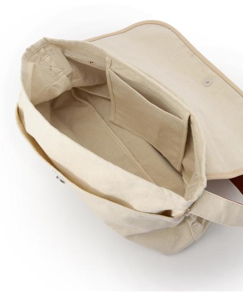 coen(コーエン)の「レザーパイピングキャンバスコンビショルダーバッグ(A4収納可)(ショルダーバッグ・メンズ・オフホワイト/レッド/ネイビー・フリー)」の6枚目の写真