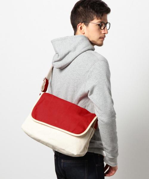 coen(コーエン)の「レザーパイピングキャンバスコンビショルダーバッグ(A4収納可)(ショルダーバッグ・メンズ・オフホワイト/レッド/ネイビー・フリー)」の7枚目の写真
