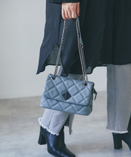 deux amour（ドゥーザムール）の「キルティングチェーンバッグ（ショルダーバッグ・レディース・ホワイト/ブラック/ベージュ/グレー・FRE/MEDIUM）」の3枚目の写真