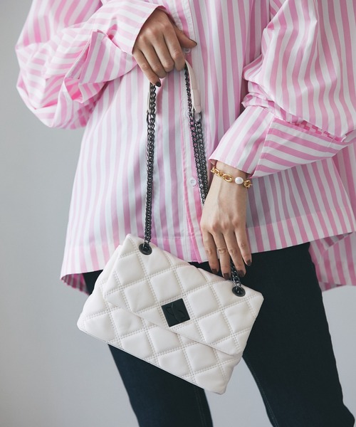 deux amour（ドゥーザムール）の「キルティングチェーンバッグ（ショルダーバッグ・レディース・ホワイト/ブラック/ベージュ/グレー・FRE/MEDIUM）」の5枚目の写真