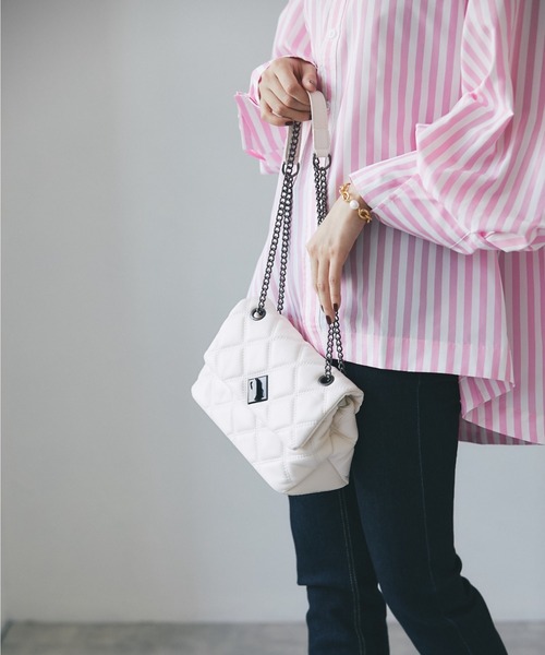 deux amour（ドゥーザムール）の「キルティングチェーンバッグ（ショルダーバッグ・レディース・ホワイト/ブラック/ベージュ/グレー・FRE/MEDIUM）」の8枚目の写真