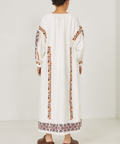 Freada フリーダ インドレース刺繍スモックワンピース ロング丈 アイボリー