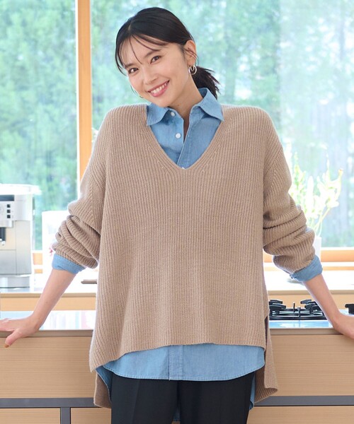 ANY(エニィ)の「ウールブレンドバルキーニット Vネック(ニット/セーター・レディース・グリーン系/ネイビー系/ワイン系/ブラウン系・F)」の1枚目の写真