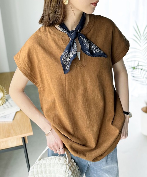 classicalelf(クラシカルエルフ)の「上品リラクシー。2way麻混Vネックトップス(Tシャツ/カットソー・レディース・キャメル/チャコールグレー/アイボリー/カーキ・LARGE/MEDIUM/SMALL/X-LARGE)」の14枚目の写真