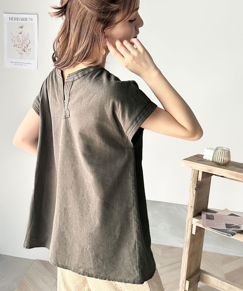classicalelf(クラシカルエルフ)の「上品リラクシー。2way麻混Vネックトップス(Tシャツ/カットソー・レディース・キャメル/チャコールグレー/アイボリー/カーキ・LARGE/MEDIUM/SMALL/X-LARGE)」の8枚目の写真