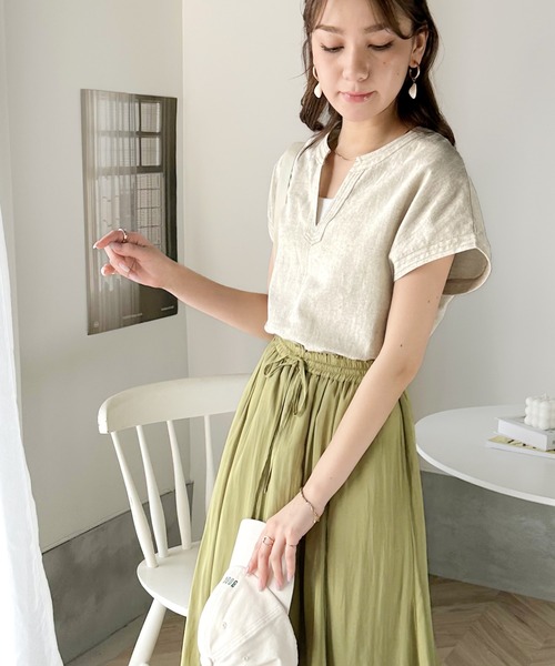 classicalelf(クラシカルエルフ)の「上品リラクシー。2way麻混Vネックトップス(Tシャツ/カットソー・レディース・キャメル/チャコールグレー/アイボリー/カーキ・LARGE/MEDIUM/SMALL/X-LARGE)」の11枚目の写真