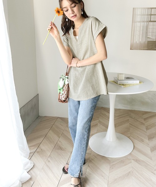 classicalelf(クラシカルエルフ)の「上品リラクシー。2way麻混Vネックトップス(Tシャツ/カットソー・レディース・キャメル/チャコールグレー/アイボリー/カーキ・LARGE/MEDIUM/SMALL/X-LARGE)」の13枚目の写真
