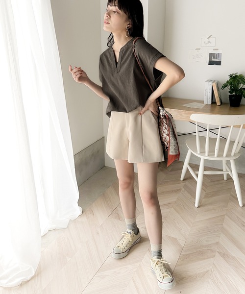 classicalelf(クラシカルエルフ)の「上品リラクシー。2way麻混Vネックトップス(Tシャツ/カットソー・レディース・キャメル/チャコールグレー/アイボリー/カーキ・LARGE/MEDIUM/SMALL/X-LARGE)」の5枚目の写真