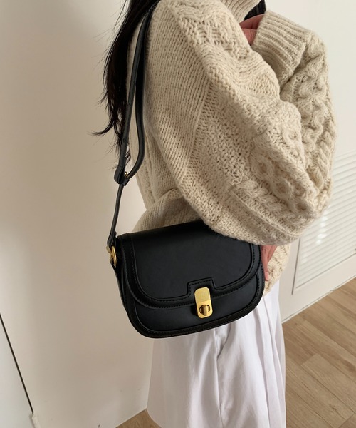 cream creme(クリームクレーム)の「ゴールドバックル ラウンドバック(ショルダーバッグ・レディース・アイボリー/ブラック/ブラウン・FREE)」の21枚目の写真