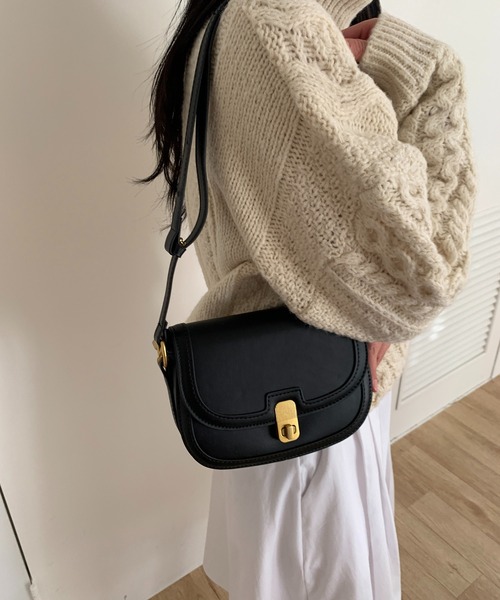 cream creme(クリームクレーム)の「ゴールドバックル ラウンドバック(ショルダーバッグ・レディース・アイボリー/ブラック/ブラウン・FREE)」の22枚目の写真