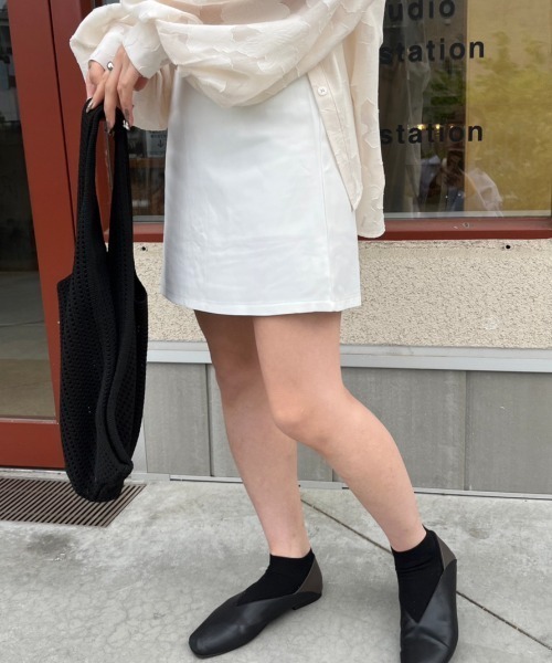 nemne store（ネンネストア）の「【低身長用サイズあり】裏地付き台形ミニスカート（スカート・レディース・アイボリー/ブラック・SMALL/MEDIUM）」の5枚目の写真