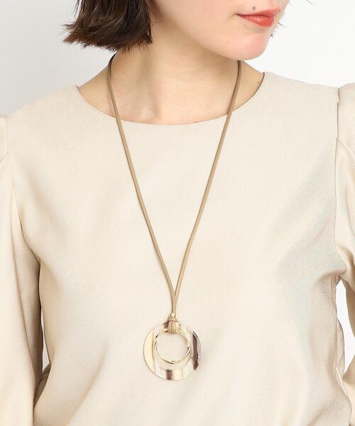 SHOO・LA・RUE(シューラルー)の「◆サークルプレートひもネックレス(ネックレス・レディース・ダークブラウン/ベージュ/ブルー・00)」の6枚目の写真