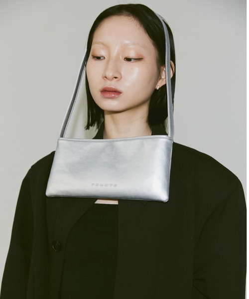 FEKETE(フェケテ)の「FEKETE LOGO VEGAN LEATHER MINI BAG / フェイクレザーミニバッグ(ハンドバッグ・レディース・ライトブルー/シルバー・FREE)」の7枚目の写真