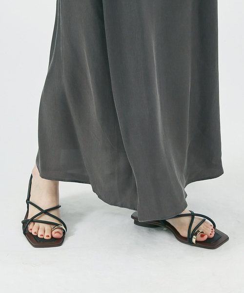 PICHE ABAHOUSE（ピシェ アバハウス）の「チューブトングフラットサンダル（サンダル・レディース・ホワイト/ブラック/ダークグリーン/ブラウン・38/39/35/36/37）」の2枚目の写真