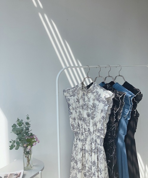 AS KNOW AS plus（アズノゥアズプラス）の「〇前後2WAYノースリーブティアードワンピース（ワンピース・レディース・アイボリー系/ブラック系/ブルー/ブラック/グレイッシュベージュ/イエロー系/ピンク系/ブラック系その他/オフホワイト・FREE）」の10枚目の写真