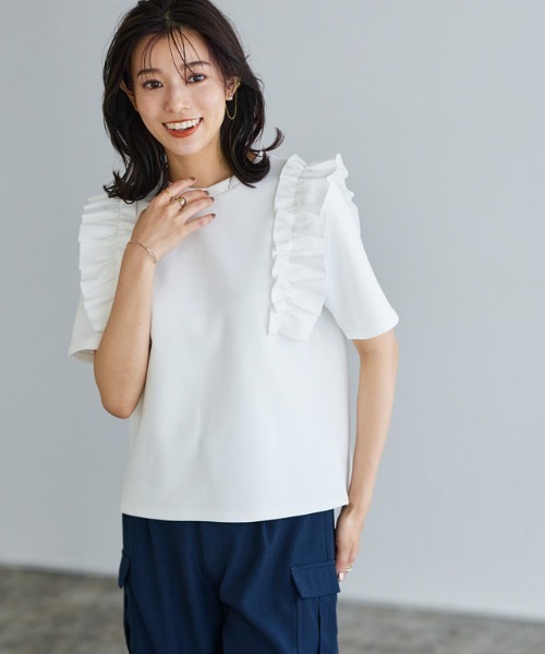 Pierrot（ピエロ）の「ポンチフリルショルダーカットソー（Tシャツ