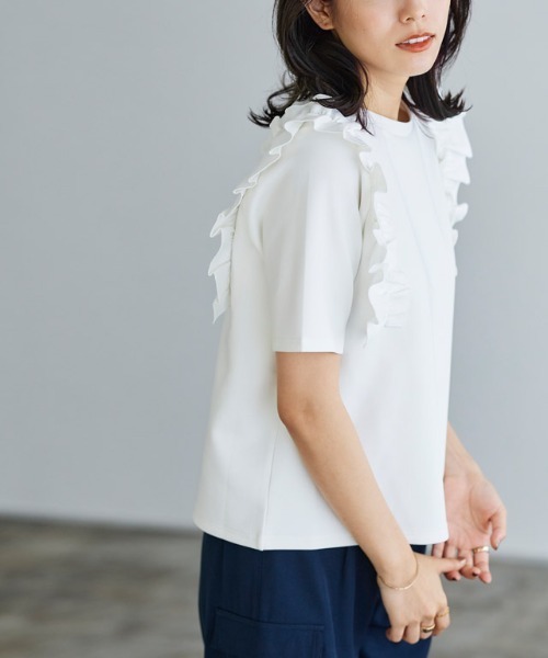 Pierrot（ピエロ）の「ポンチフリルショルダーカットソー（Tシャツ