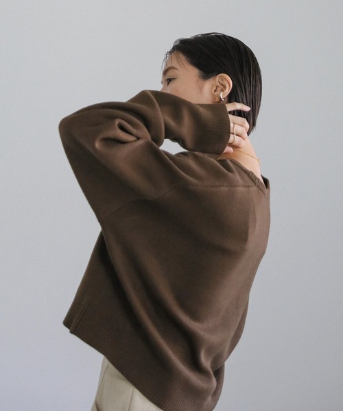 select MOCA(セレクトモカ)の「ボックスシルエットクルーネックニット(ニット/セーター・レディース・ブラウン/ブルー/アイボリー/ブラック/イエロー・FREE)」の21枚目の写真