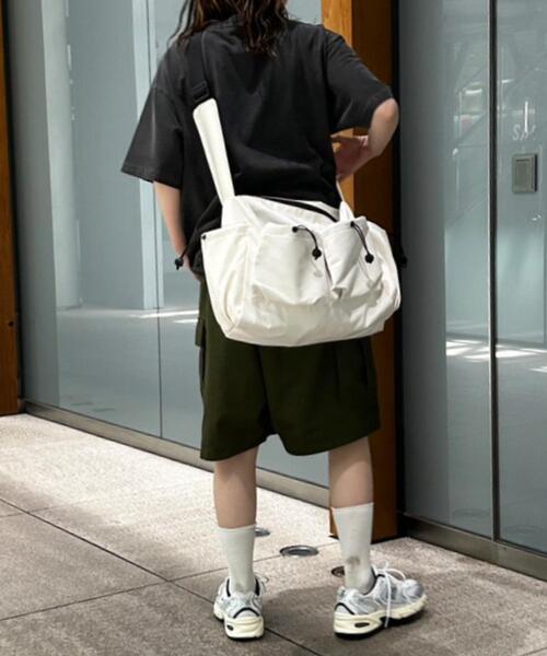 WEGO（ウィゴー）の「WEGO/【一部店限定】ドロストポケットデザインショルダー（ショルダーバッグ・レディース・ブラック/グレー/ホワイト・FREE）」の9枚目の写真