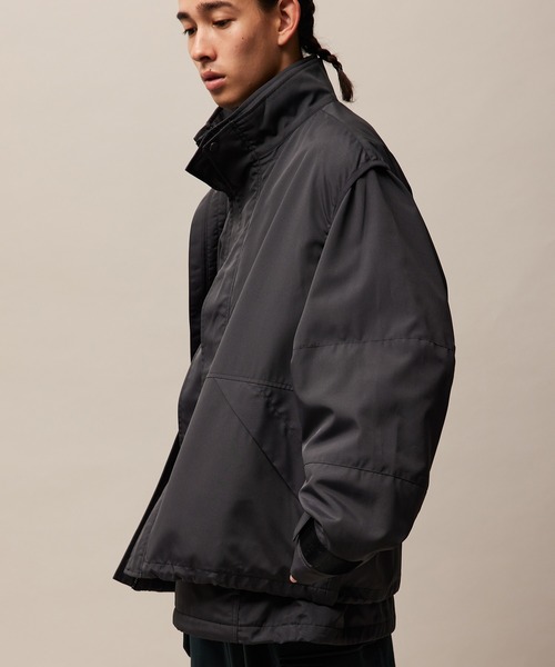 re_k by JUNRED（レクバイジュンレッド）の「re_k by JUNRED / スタンドカラーナイロンブルゾン（ナイロンジャケット・メンズ・チャコールグレー/ライトグレー・S/M/L）」の4枚目の写真